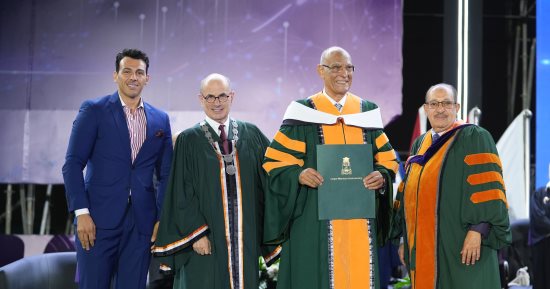 جامعة كيب بريتون الكندية تمنح الدكتور أحمد عبدالعزيز الدكتوراه الفخرية لجهوده الإنسانية
