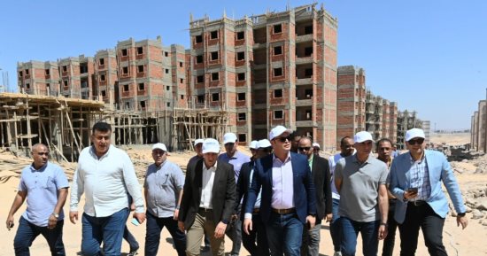 وزير الإسكان يتفقد المحاور والطرق بمدينة الشيخ زايد