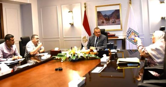 محافظ جنوب سيناء يعقد اجتماعا عاجلا لبحث تحسين آليات توفير مياه الشرب والري