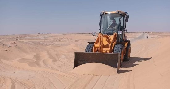 رئاسة مركز الخارجة: استكمال أعمال تمهيد الطرق وتحسين البيئة بقرى جناح