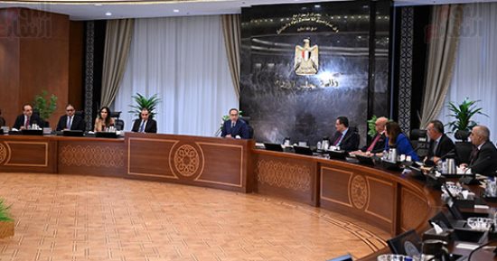 رئيس الوزراء يلتقى عددا من القامات الفكرية لاستعراض القضايا المثارة على الساحة