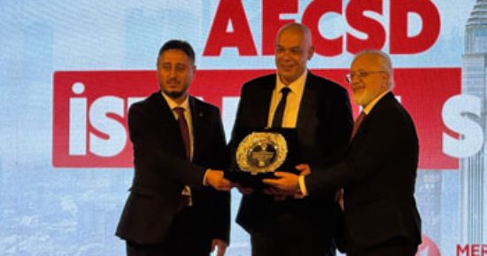 منظمة أميدا تكرم مساعد الأمين العام خلال القمة المشتركة مع اتحاد شركات الإيداع اليورو آسيوي بتركيا