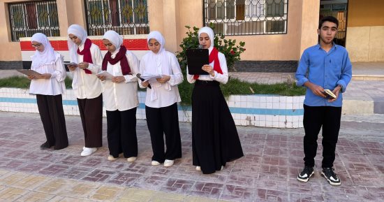طلاب وطالبات مدارس كفر الشيخ يحتفلون باليوم العالمى للمعلم.. صور