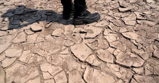 أكبر أنهار العالم مهدد بالاختفاء والتسبب فى مجاعة.. الجفاف مصير نهر الأمازون والسلطات الكولومبية والبرازيلية تعلن الطوارئ.. وأكثر من 420 ألف طفل يعانون من الجوع مع إغلاق المدارس والمراكز الصحية