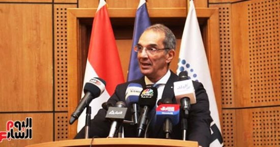 وزير الاتصالات يؤكد الحرص على تمكين الشباب من المنافسة فى سوق العمل الحر