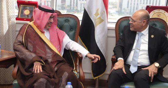 وزير العمل يستقبل السفير السعودى ويبحثان التنسيق بشأن عمالة الحج الموسمية