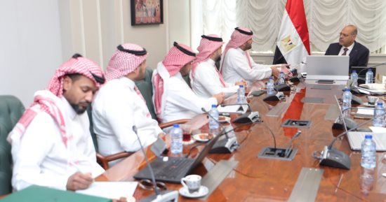 وزير العمل يبحث مع وفد الفحص المهنى السعودى توفير فرص عمل للسوق بالرياض