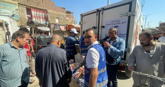 إقبال على منفذ لحوم حياة كريمة فى الطالبية بالجيزة.. صور