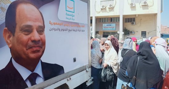 إقبال كبير على لحوم مبادرة حياة كريمة بمدينة إهناسيا ببنى سويف.. فيديو