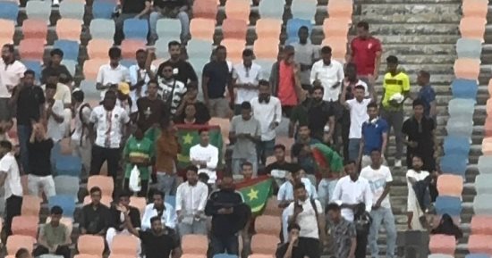 الجالية الموريتانية تساند منتخبها أمام مصر بمدرجات ستاد القاهرة