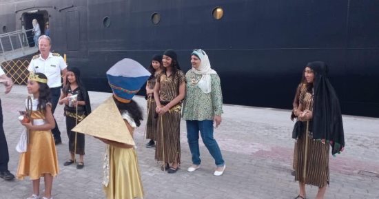 استقبال باخرة سياحية فى ميناء الإسكندرية بالعروض الفنية