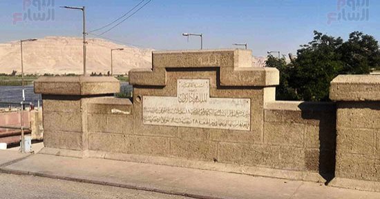 افتتحها الملك فؤاد وأصبحت متنفسا للأهالى.. قناطر نجع حمادى تاريخ وفن معمارى على أرض قنا.. بنيت فى عام 1930 وتضم 100 عين بعرض 6 أمتار وهويس ملاحى للسفن.. وتحوى أجود أنواع الأحجار وأمتنها.. صور