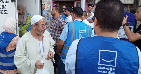 إقبال مواطنى البحيرة على شراء اللحوم بأسعار مخفضة من خلال "حياة كريمة".. صور