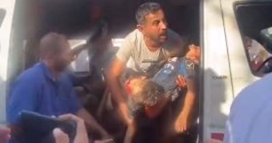 إسرائيل تنفذ تطهيرا عرقيا في غزة بالأسلحة المحرمة دوليا.. قوات الاحتلال ترتكب مجازر جديدة في القطاع ضحيتها أكثر من 250 شهيدا.. الطائرات تنسف مربعات سكنية في بيت لاهيا ومخيم جباليا.. ووزارة الصحة: "الوضح كارثي"