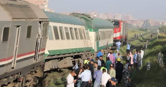 السكة الحديد ترفع آثار تصادم قطار النوم بالمنيا استعدادا لعودة حركة القطارات