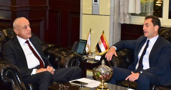 محافظ الأقصر يستقبل سفير فرنسا بالقاهرة لبحث التعاون المشترك.. صور