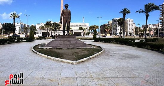 ميدان الشهداء أشهر ميادين بورسعيد.. يضم متحف النصر الحديث.. تماثيله تعبر عن تاريخ المدينة الباسلة.. مسلته تمثل النصب التذكاري للشهداء.. وضع ضمن خطة تطوير تراعي قيمته وتاريخه.. وتجمعات الحمام تُزين ساحته.. صور
