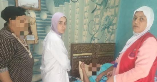 صحة البحيرة ترسل فريقا طبيا لمناظرة حالة مرضية بإحدى القرى