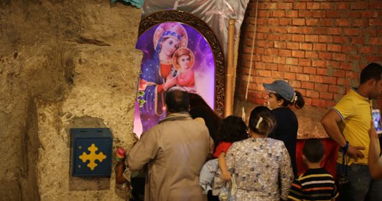 الأديرة القبطية تحتضن آلاف الزوار فى عيد العذراء 