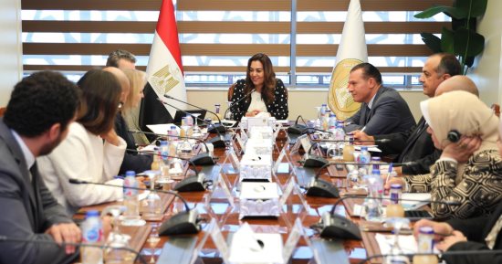 وزيرة التنمية المحلية تتابع مع وفد البنك الأوروبى تنفيذ مشروع مصرف كيتشنر
