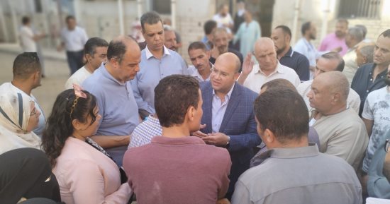 نائب محافظ الجيزة يطمئن أهالى القبابات: لا وجود لوباء والإصابات نزلات برد