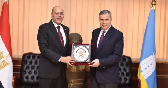 وزير العمل يلتقى محافظ الإسكندرية لبحث تكثيف التعاون فى تنفيذ أهداف "بداية"