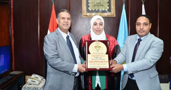اليوم العالمى للعصا البيضاء.. نيرة أول كفيفة تنال الدكتوراه فى القانون الجنائى