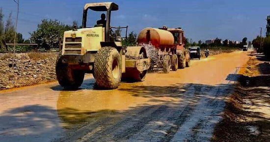 محافظ الغربية يتابع أعمال تأهيل طريق كفور بلشاى تمهيدا لبدء أعمال الرصف