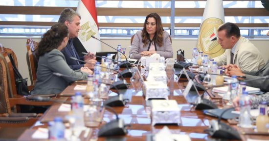 وزيرة التنمية المحلية تبحث سبل التعاون مع مؤسسة هانس زايدل الألمانية بالقاهرة