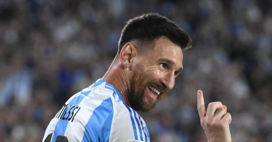 ميسي يعادل رونالدو ويعتلي ترتيب الأكثر تسجيلا للهاتريك مع المنتخبات