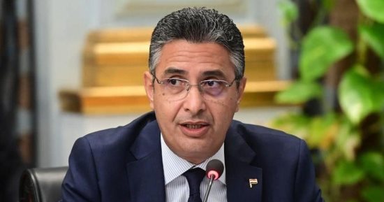 وزير التموين يعلن عودة تفعيل البطاقات للمسجلين بنظام ممارسة الكهرباء أول نوفمبر.. إيقاف الدعم للمتورطين في سرقة التيار الكهربائى.. والتعاقد على شراء 50 ألف طن زيت عباد خام والمخزون الاستراتيجي يصل لـ 7 شهور 