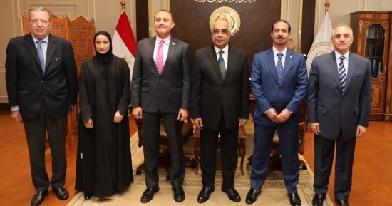 وزير العدل يستقبل سفير دولة قطر