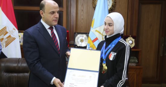 محافظ كفر الشيخ يكرم أبطال منتخب مصر للكاراتيه من أبناء المحافظة .. صور