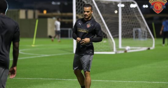 فخرى لاكاى يقود هجوم سيراميكا أمام الأهلى في الدوري
