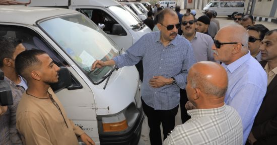 محافظ سوهاج يتفقد سير العمل بمحطات الوقود ومواقف سيارات الأجرة