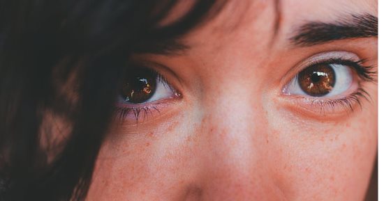 4 نصائح و3 خطوات لزيادة كثافة الحواجب.. فعالة وسهلة التنفيذ