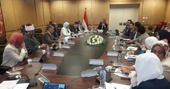 وزارة التضامن تبحث الطلبات والتظلمات المقدمة من الأسر الراغبة فى كفالة أطفال