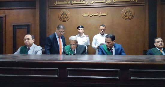المشدد 7 سنوات لثلاثة متهمين بقتل جارهم بسبب خلافات الجيرة بشبين القناطر.. فيديو