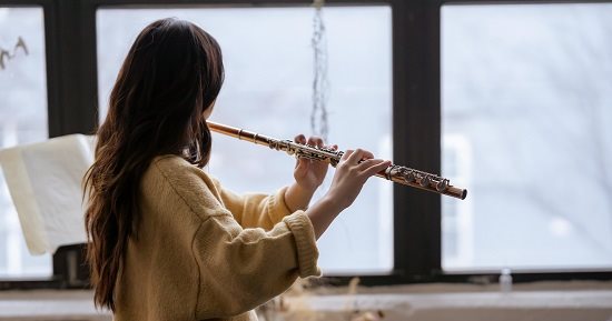 أبراج بتخفف آلام أحبائها بالموسيقى والغناء.. أبرزهم الميزان والحمل
