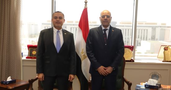 وزير العمل يلتقى سفير قطر لبحث توسع استقبال العمالة المصرية فى سوق العمل القطرى
