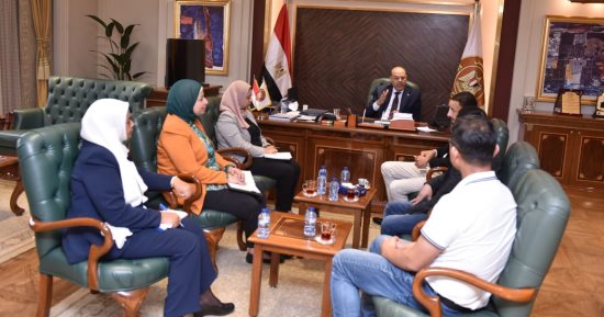 وزير العمل يستقبل مُمثلين شركات صينية لتوثيق أوضاع عمالها