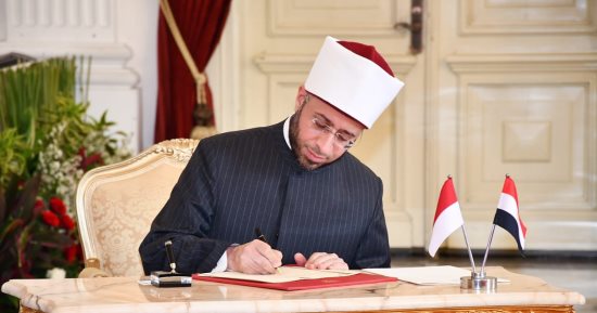 الرئيس الإندونيسى يستقبل وزير الأوقاف.. صور