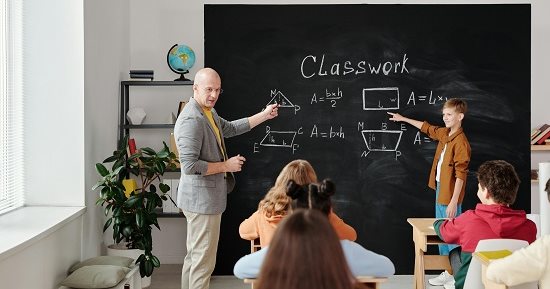 4 أبراج من أشطر المدرسين وبيشرحوا بأسلوب مبهج لتلاميذهم.. أبرزهم العذراء