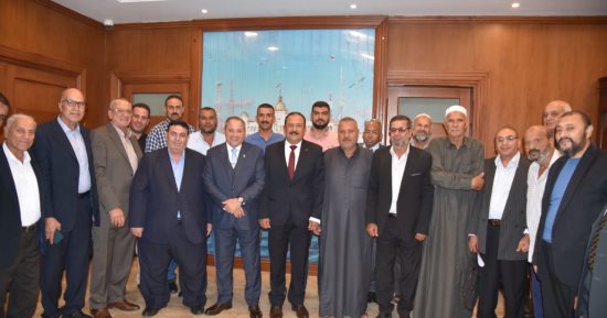 محافظ بورسعيد يناقش سُبل النهوض بالقطاع الزراعى