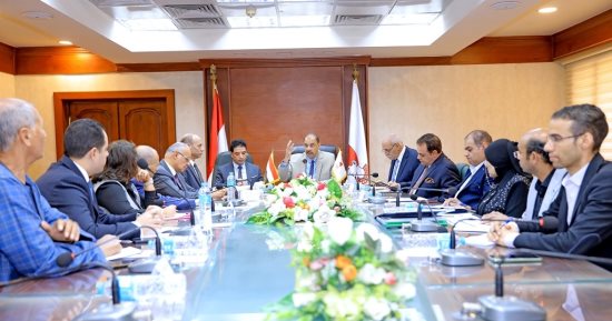 محافظ سوهاج يعقد اجتماعا مع أعضاء مجلس الشيوخ لمناقشة المشروعات التنموية 