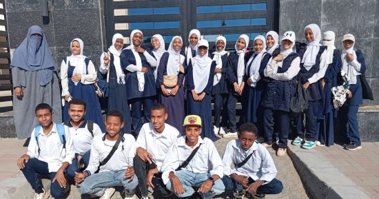 مكتبة مصر العامة بأسوان تستقبل طلاب مدرسة أبو الريش الثانوية ضمن مبادرة بداية