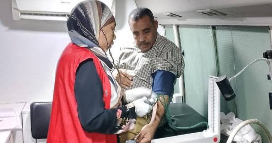 فحص شامل للمواطنين فى الإدارات الصحية بمبادرة 100 يوم صحة بالأقصر.. صور