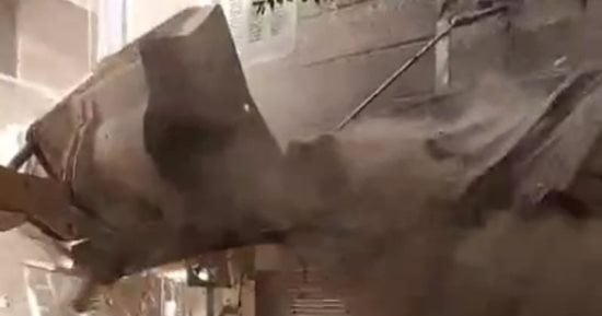 محافظة الجيزة تزيل 57 كشكا وفاترينة وحواجز مخالفة بشارع عسران عبد النعيم