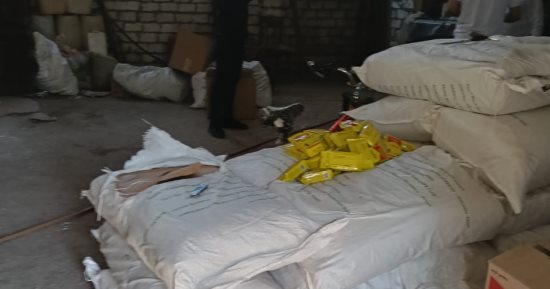 ضبط 2.5 طن شاي مجهول المصدر يتم تعبئته داخل عبوات تخص شركات كبيرة بدمياط