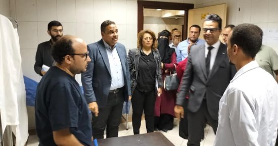 وكيل الصحة فى سوهاج يتفقد سير العمل بالمستشفى التعليمى